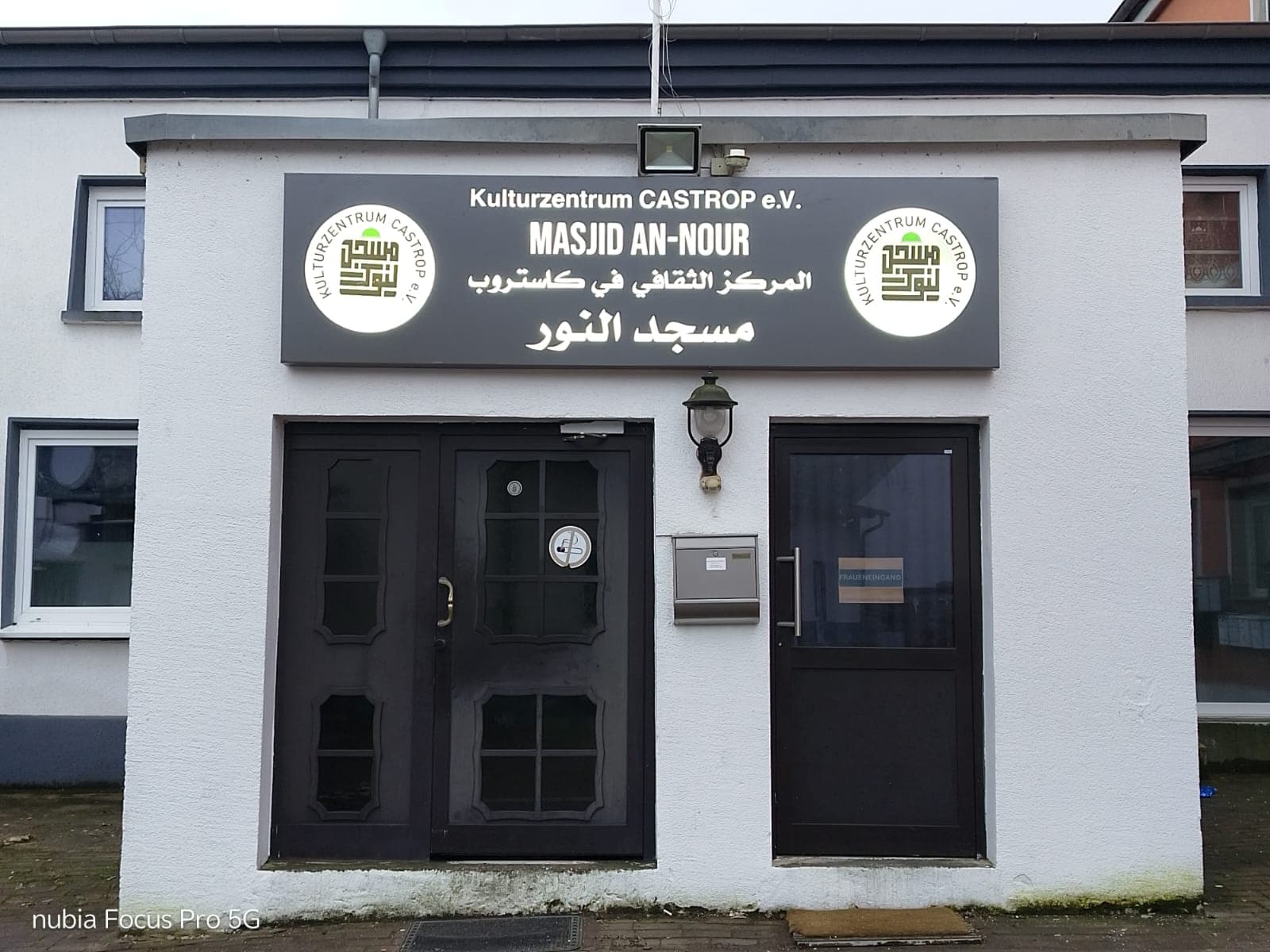 Masjid An-Nour Background
